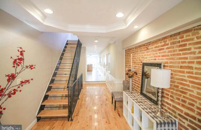 202 E BARNEY STREET Gallery 3