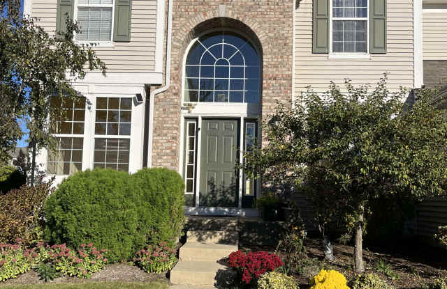 611 Somerset Avenue - 611 Somerset Avenue, West Dundee, IL 60118 611 Somerset Avenue - 611 Somerset Avenue, West Dundee, IL 60118