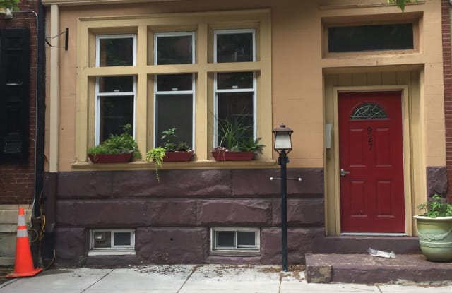 927 Spruce St Apt 2F - 927 Spruce Street, Philadelphia, PA 19107