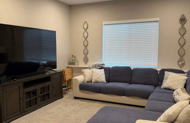 Spacious 4BR House in Shelbyville Gallery 4