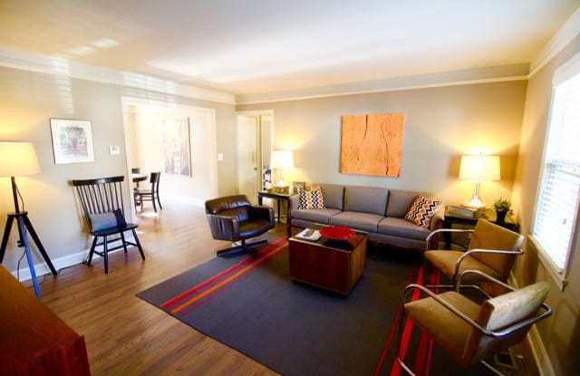 4411 Roanoke Pkwy - 4411 Roanoke Parkway, Kansas City, MO 64111