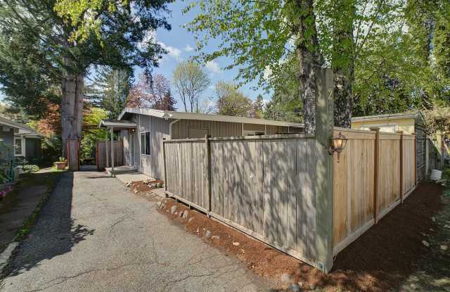 2Bd/1Ba Issaquah Duplex - 295 1st Avenue Northwest, Issaquah, WA 98027