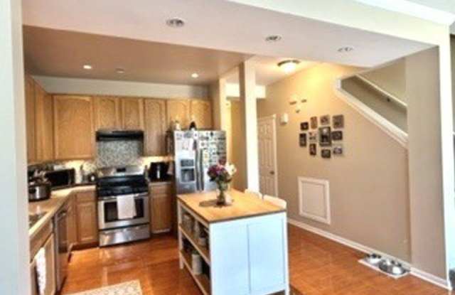 2058 LIMESTONE Lane Gallery 3