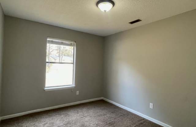 1002 Stillwood Circle Gallery 2