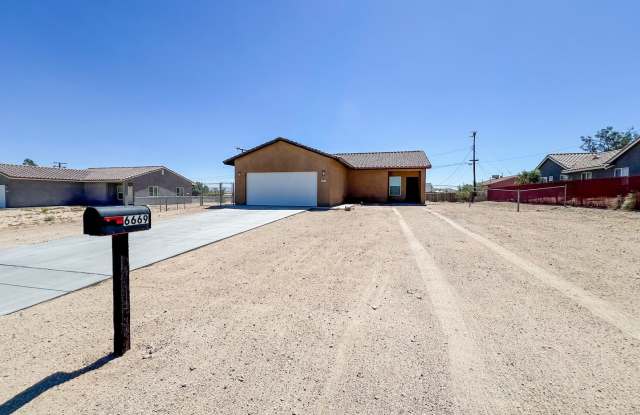 29 Palms Home with Solar photos photos