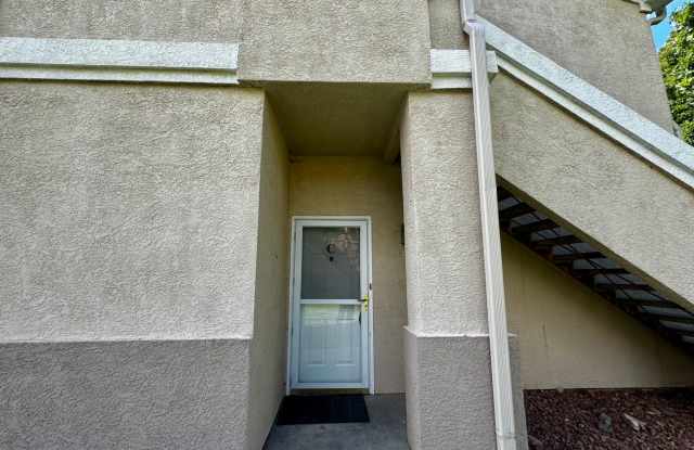 2 Bedroom Condo in gated community Gallery 4