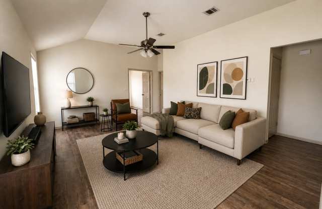 4 Bed House - North of UT Campus Gallery 3