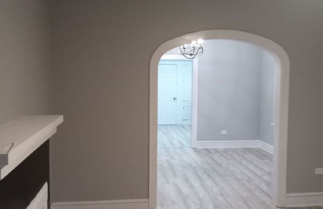 1/2 OFF  FIRST MONTHS RENT LARGE REMODELED 2 BEDROOM HOUSE Gallery 4