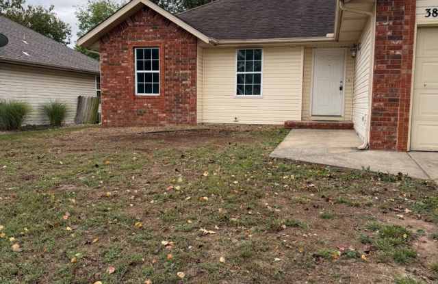 Beautiful 3 bedroom 2 bathroom 2 car garage in Willard Schools! Gallery 1
