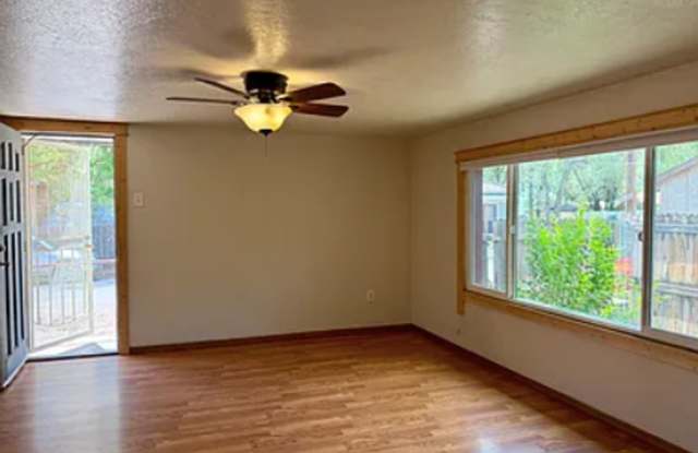 Charming Remodeled Apartment Near NAU & Downtown! Gallery 3