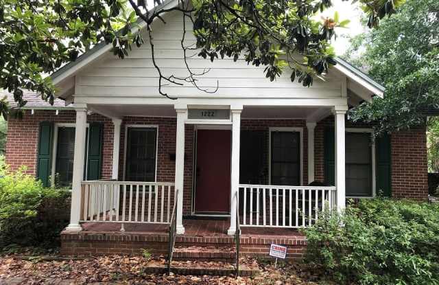 Beauitful 2 Bedroom 1 Bathroom House One Block From Campus Gallery 4