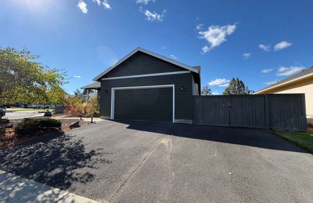 Charming Single-Level Home on Spacious Lot in NE Bend! Gallery 3