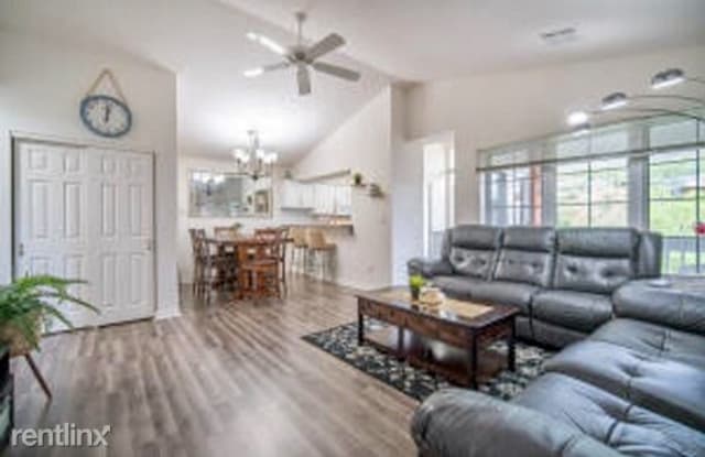 8777 W Lake Dr - 8777 Westlake Dr, Greendale, WI 53129
