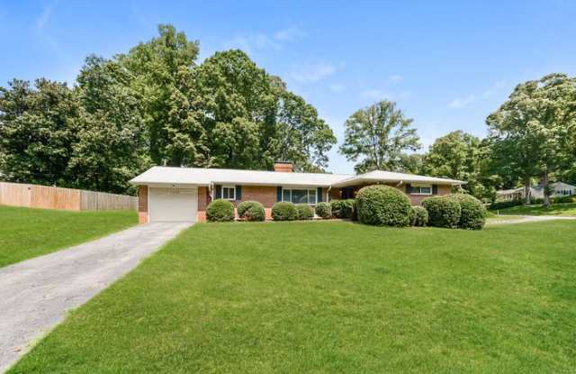 1310 Saxon Lane - 1310 Saxon Lane, Winston-Salem, NC 27104