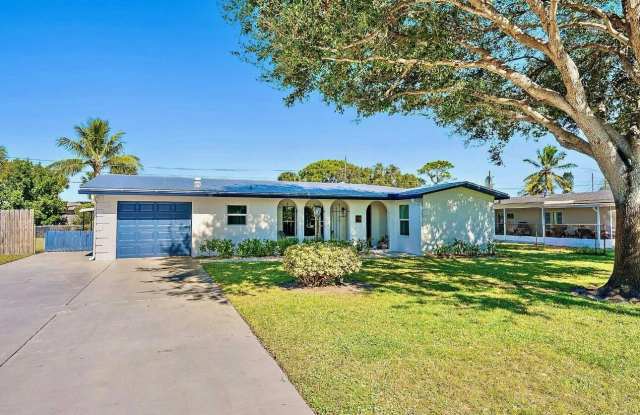 306 SW Winnachee Drive photos photos