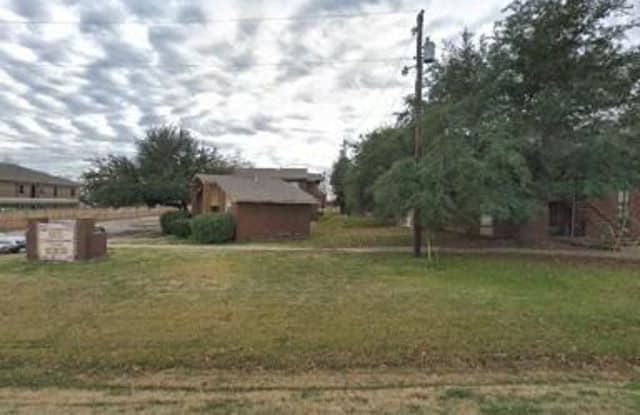 Quinlan Plaza - 909 Main Street, Quinlan, TX 75474
