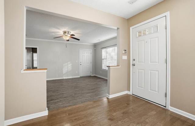 End-unit townhome, Primary on Main Level! Gallery 4