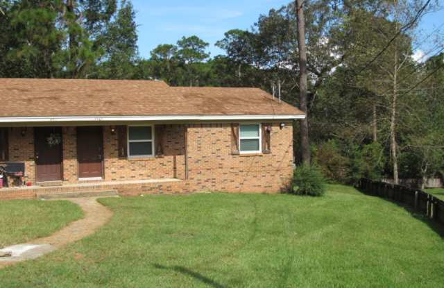Convenient to schools, shopping  hospitals! - 4909 Yacht Harbor Circle, Ferry Pass, FL 32514