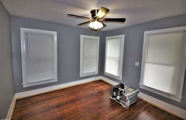 4405 Woodside 1 Gallery 3