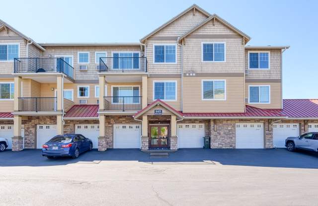 *Spectacular Light  Bright Updated 2 BD* 2 BA* Condo Located In Central Beaverton! *Great Location Minutes From Timberland Town Center + Convenient Access To HWY  Max Line!* photos photos