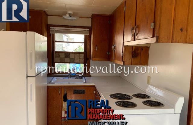 1/2 Off the 1st Month's Rent Cute one bedroom cottage photos photos