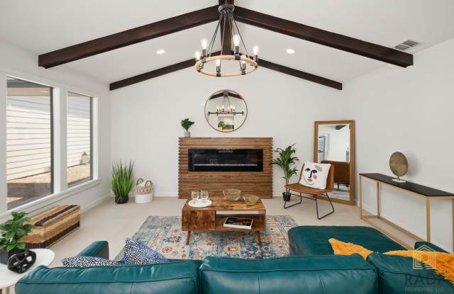 Charming Country Retreat with Modern Elegance photos photos
