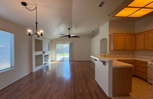 Corner Home with Large Backyard Gallery 4