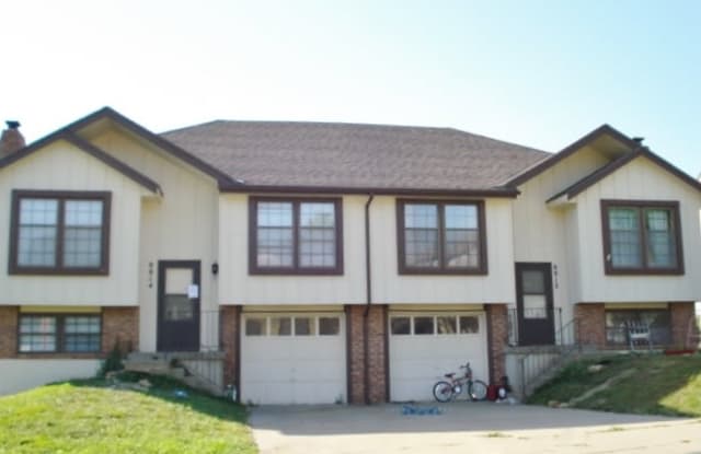 8814 Gallery Street - 8814 Gallery Street, Lenexa, KS 66215