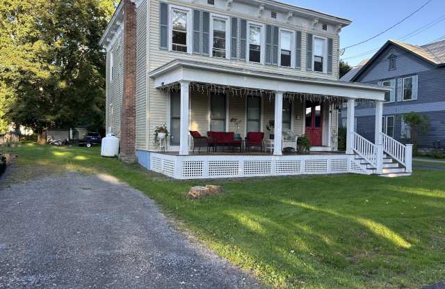 128 Wells Avenue Gallery 3