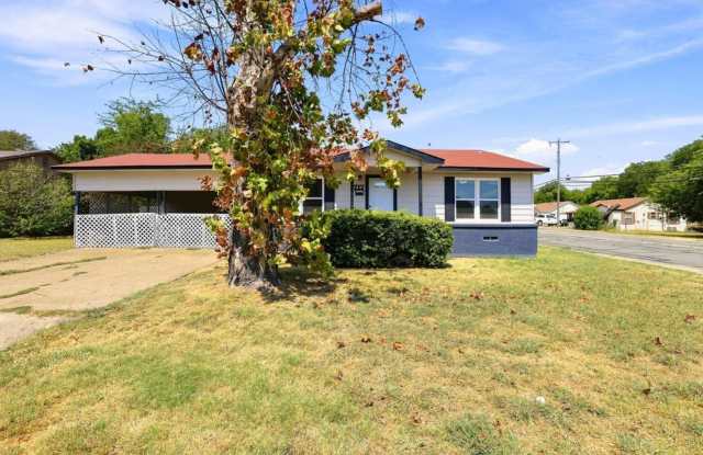 Newly Updated 3 Bed • 1 Bath Home in Sherman Gallery 3