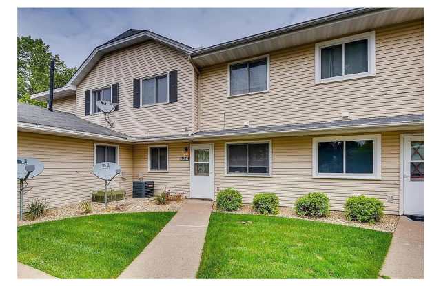 Great 2 Bedroom, 2 Bathroom Side by Side Townhome Unit Available in Coon Rapids - WON'T LAST LONG photos photos