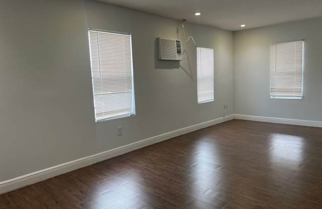 Charming Apartment complex Gallery 3