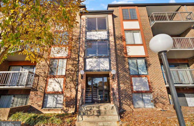 9728 KINGSBRIDGE Drive unit: 302 photos photos