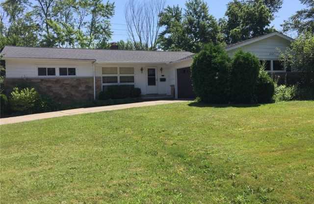 2527 Green Rd - 2527 South Green Road, Beachwood, OH 44122