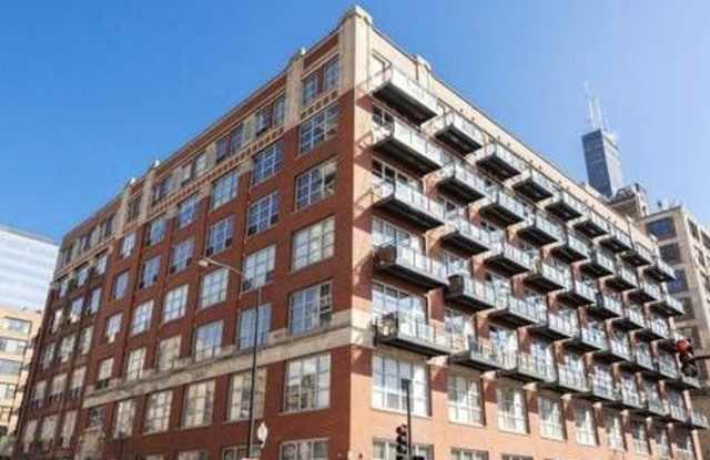 333 S Desplaines Street - 333 South Desplaines Street, Chicago, IL 60661 333 S Desplaines Street - 333 South Desplaines Street, Chicago, IL 60661