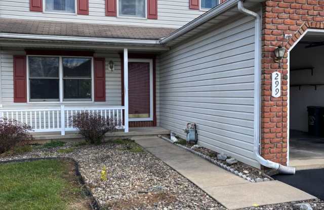 End unit 3 bedroom 2.5 bath townhouse - 299 Acorn Circle, Lebanon County, PA 17042
