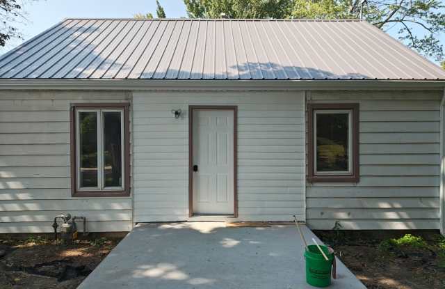 Available Now- Small Town Living in Wellman. 2 Bedroom, 1 Bath house photos photos