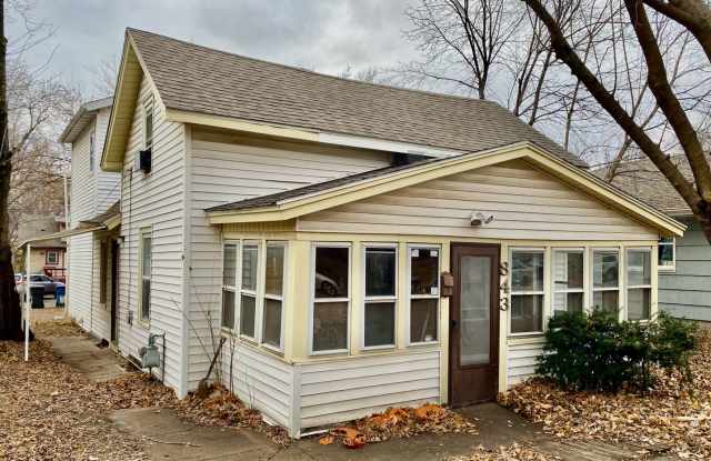 Remodeled Home near U of M! Must See 5BD/2BA Property! Avail. 9/1/25! - 843 23rd Avenue Southeast, Minneapolis, MN 55414