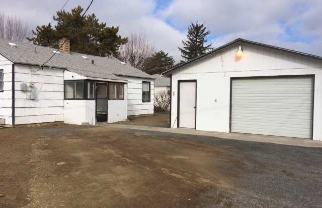 Home in The Heart of Ephrata! Gallery 3