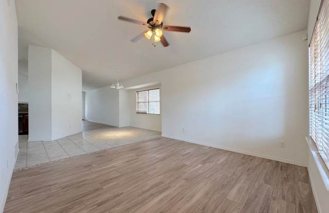 East El Paso 3bed/2bath refrig A/C Home next to Park! Gallery 4