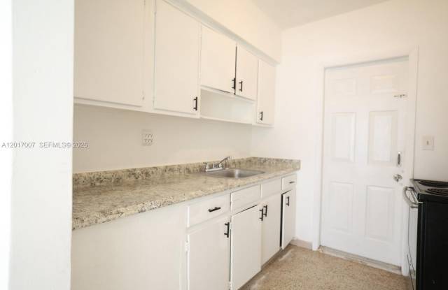 800 83rd St photos photos