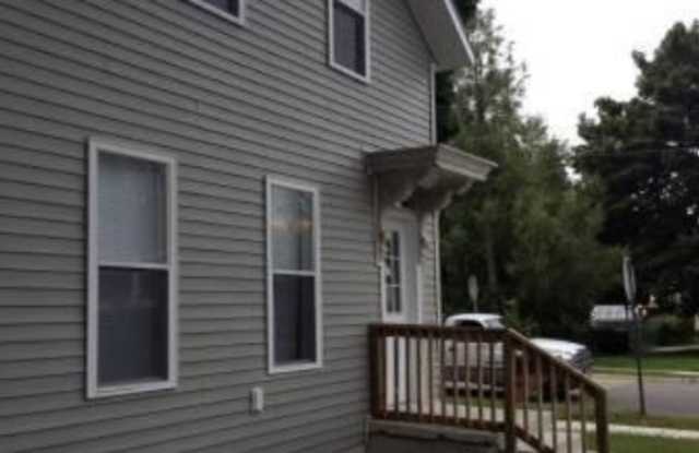 758 Lake Michigan Drive NW Gallery 2