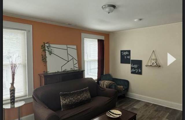 Room in 2 Bedroom Home at Kerr St NW Gallery 3