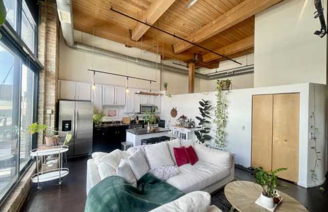 1935 N Fairfield Ave Gallery 2