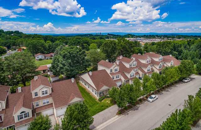 100 Kitty lane | Townhome | 3 bed 2.5 bath| June 16th photos photos