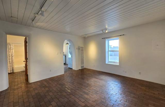 808 Agua Fria Unit A Gallery 4