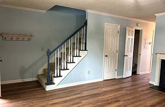 Townhome - 2 Bedroom 1.5 bath Gallery 4