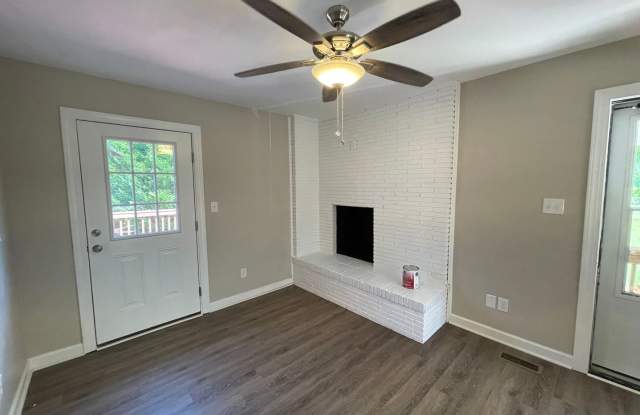 Charming 3-bed, 2-Bath home convenient to Friendly Ave an 840 Gallery 4