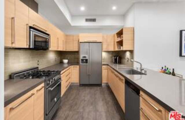 855 Croft Avenue - 855 Croft Avenue, Los Angeles, CA 90069