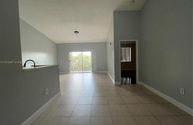 6928 SW 39th St photos photos
